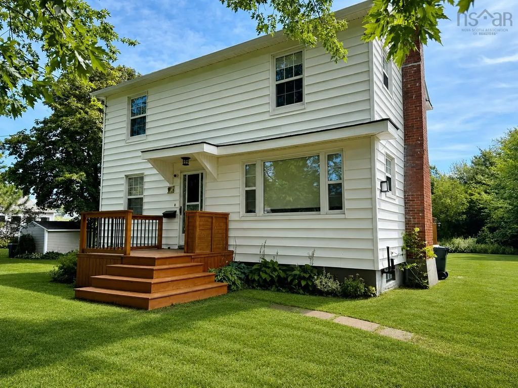 5 Elmwood Drive, Amherst