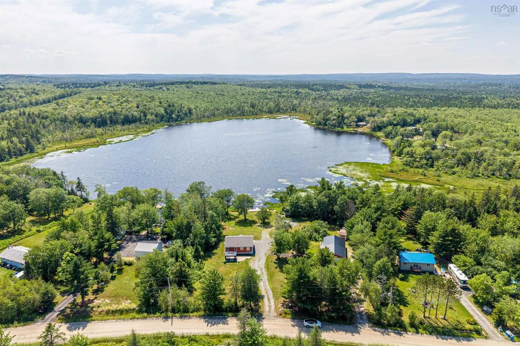 60 Long Lake Road, East Uniacke