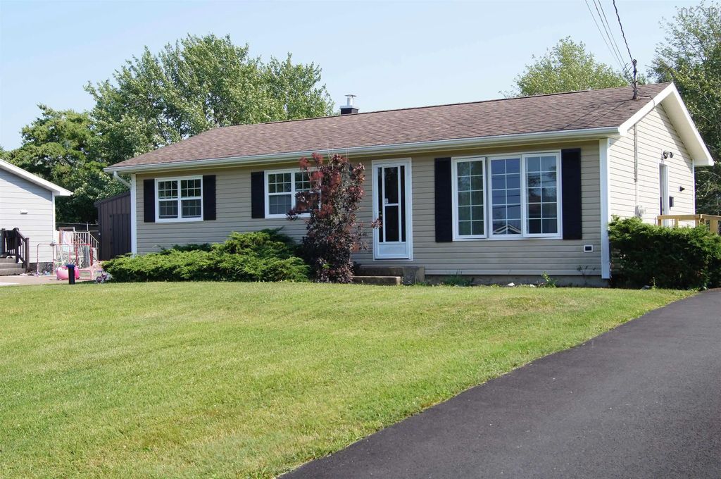 15 Montery Drive, Salmon River