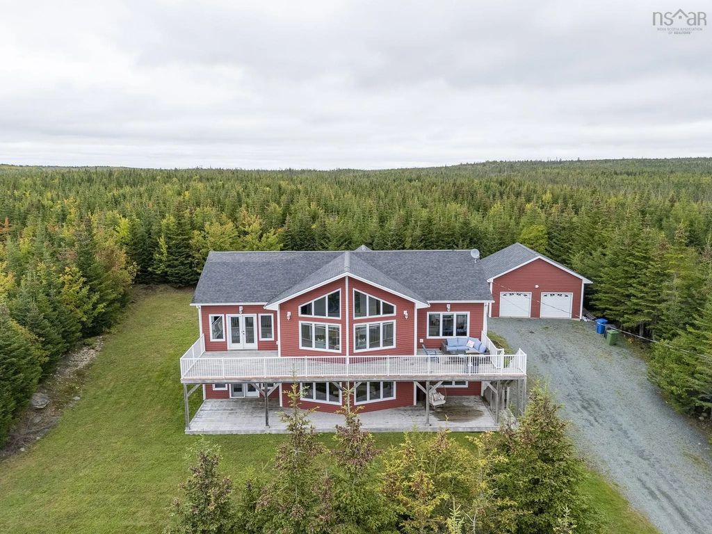 307 Leslie Road, East Lawrencetown