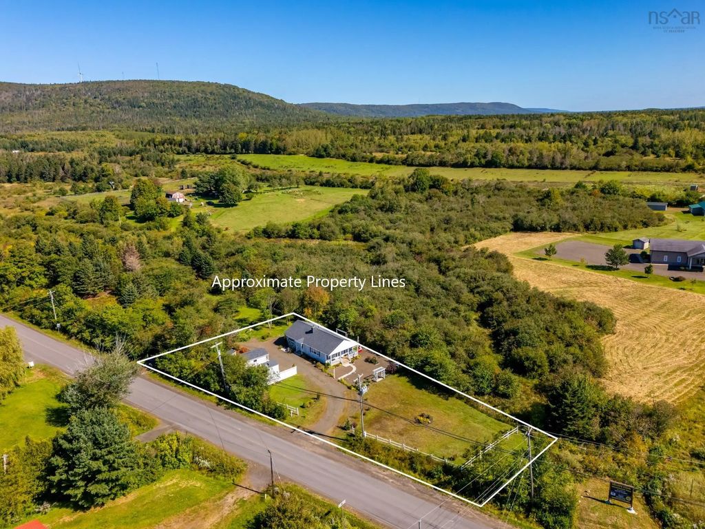 18 Parker Mountain Road, Granville Ferry