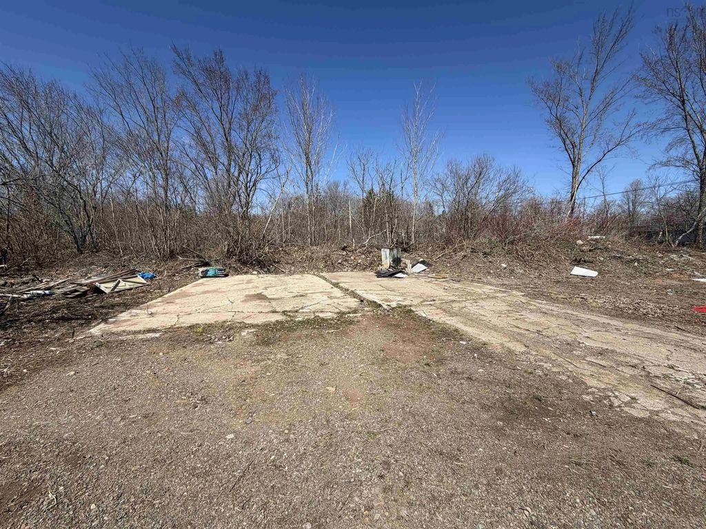 1103 Highway 311, North River