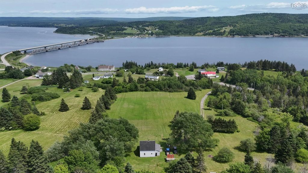 4351 Highway 223, Iona