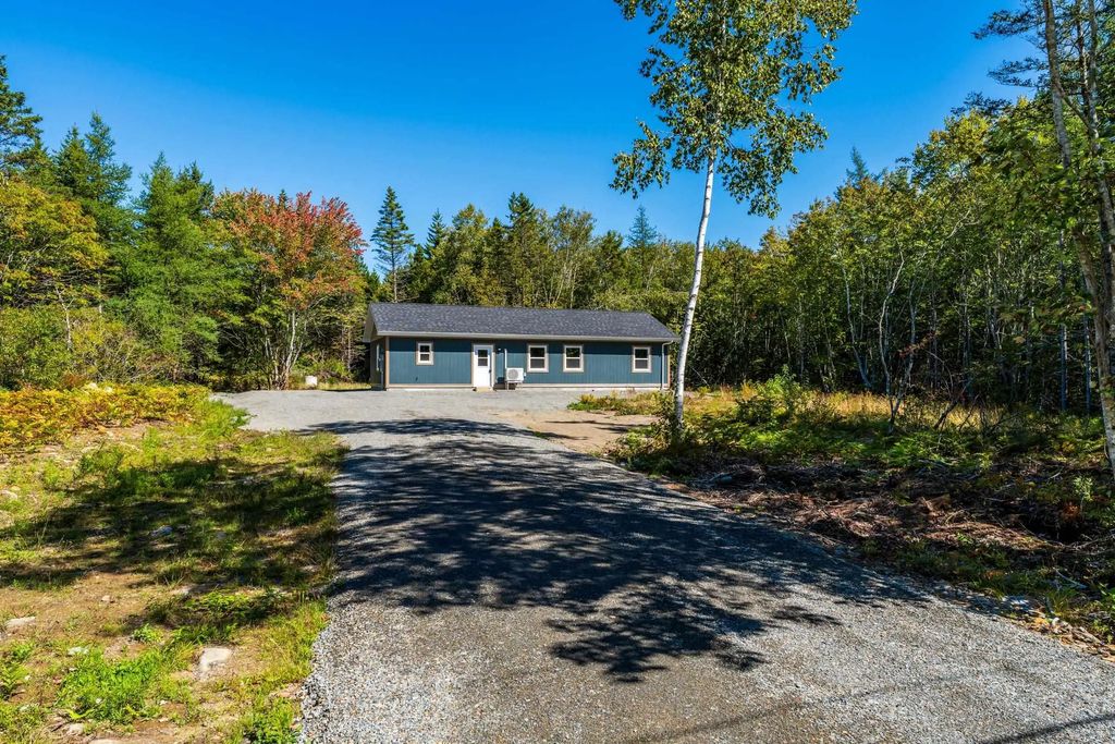 1221 D'entremont Road, Meteghan Station
