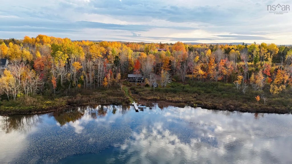 1127 Lake Road, Mattatall Lake