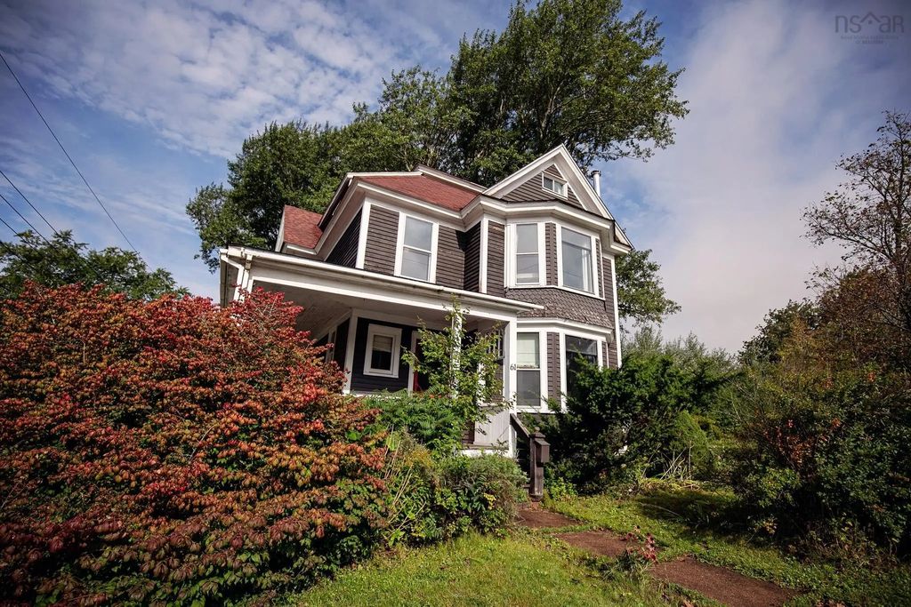 61 Victoria Street W, Amherst