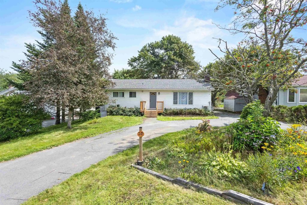 37 Beaver Bank Road, Lower Sackville
