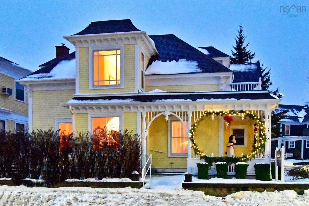 558 Main Street, Mahone Bay