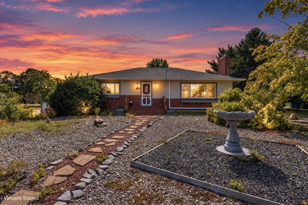 12 Cedar Street, East Kingston