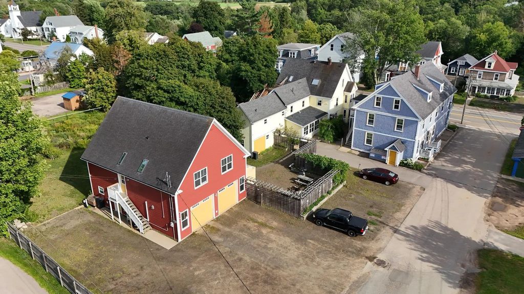 469 Main St Street, Lawrencetown