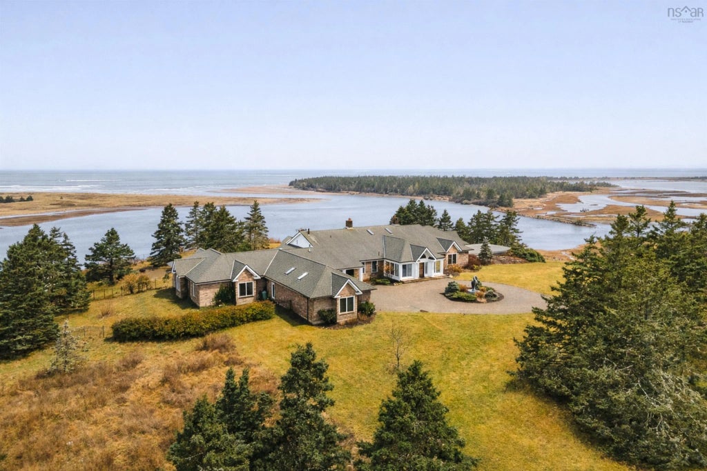 3950 Lawrencetown Road, Lawrencetown