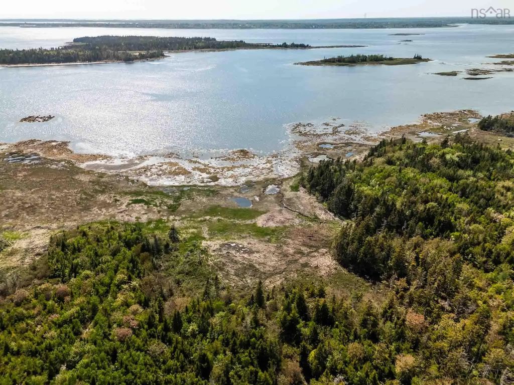 Chemin Tittle Road, Surettes Island