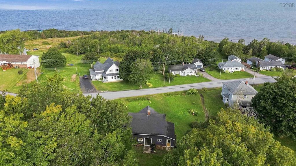 3718 Shore Road, Hillsburn