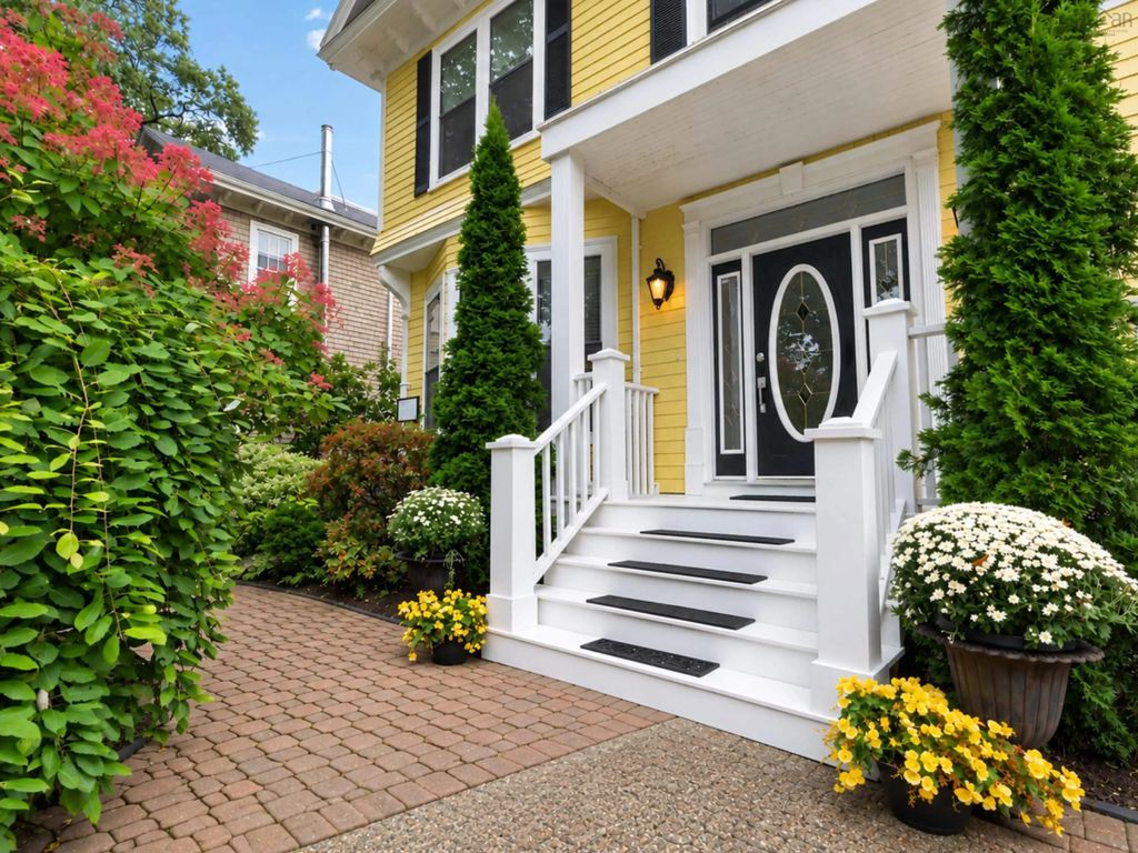 602 Francklyn Street, Halifax