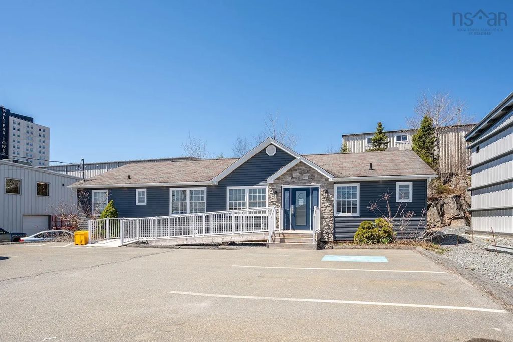 46 Mcquade Lake Crescent, Halifax