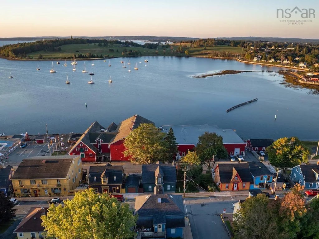 56 Montague Street, Lunenburg