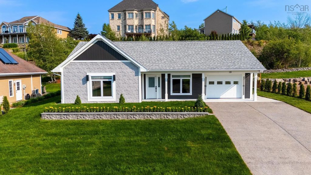 19 Mallard Avenue, Canaan