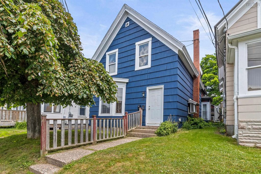 59 Pleasant Street, Truro