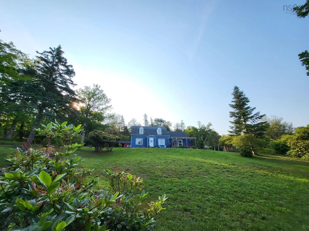 84 Old Post Road, Clementsport