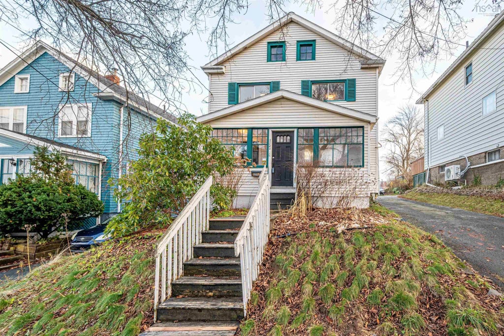 5240 Russell Street, Halifax