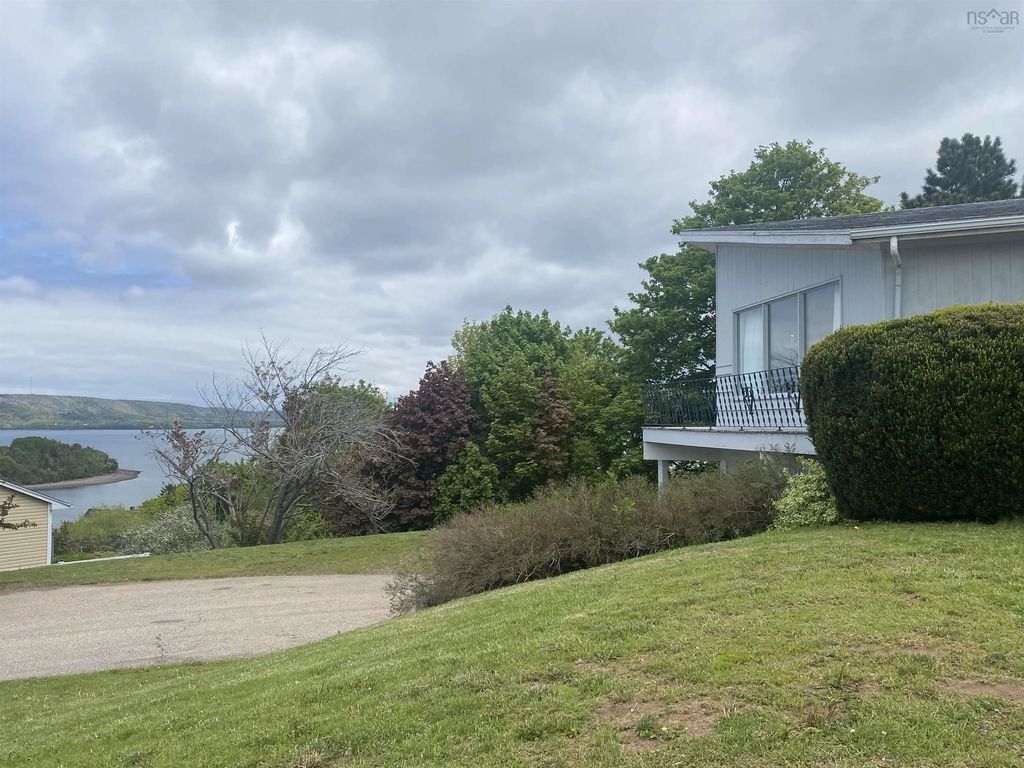 190 Third Avenue, Digby
