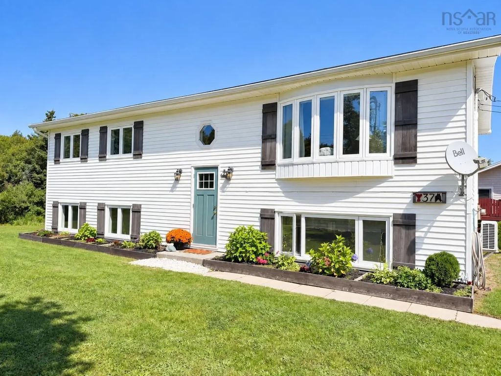 37 Bay Side Drive, Barrington