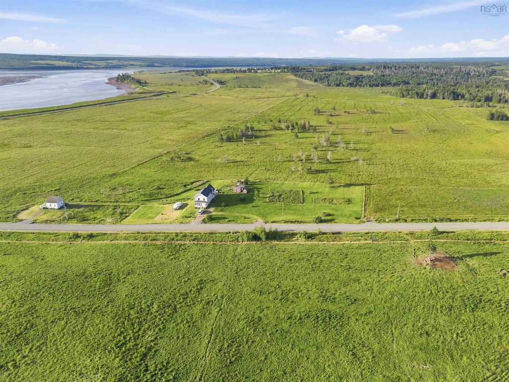 5465 Barronsfield Road, River Hebert