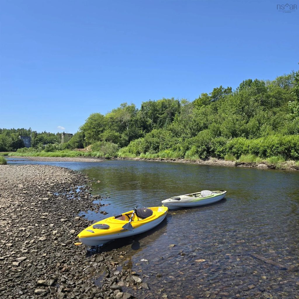 Larry's River Road, Guysborough