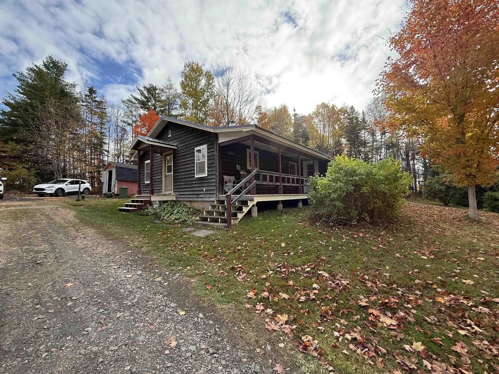 418 Charles Hill Road, Farmington