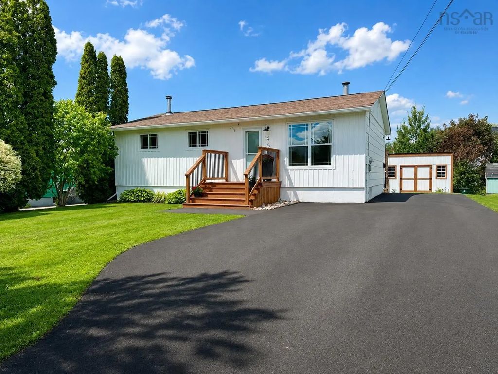 46 Donald Avenue, Amherst