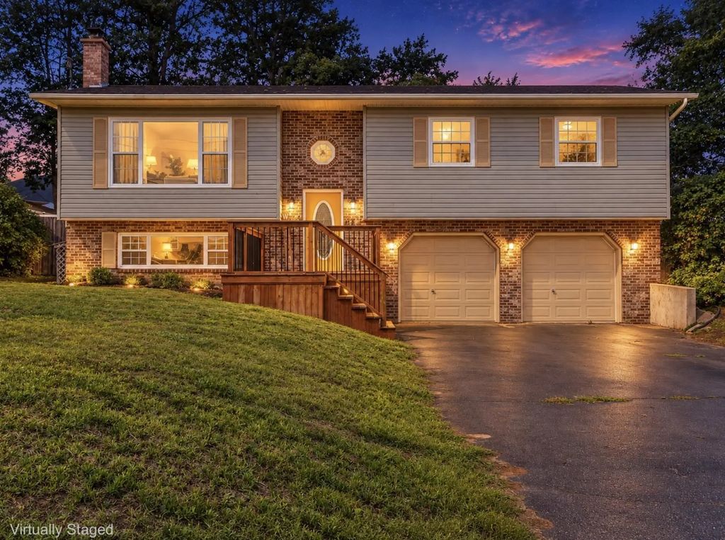 867 Julie Drive, Kingston