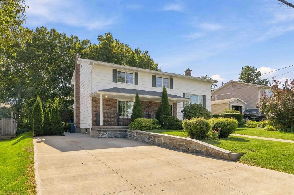 8 Banks Court, Dartmouth