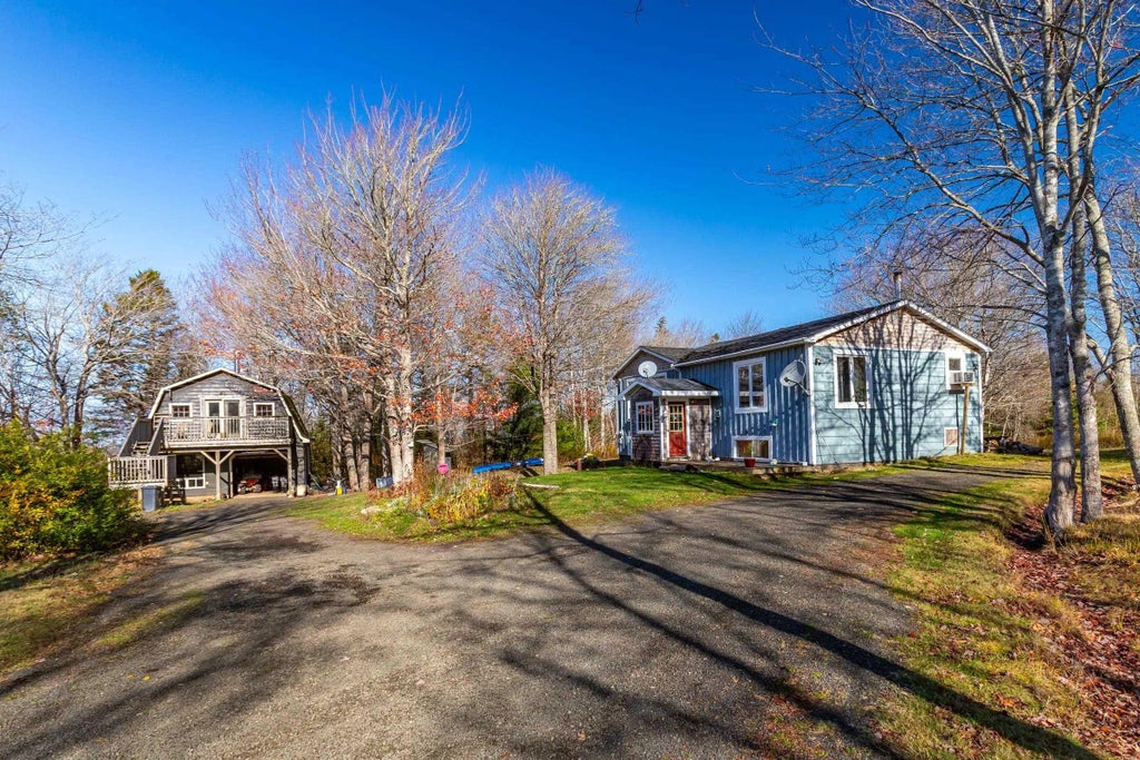 1496 Hampton Mountain Road, Hampton