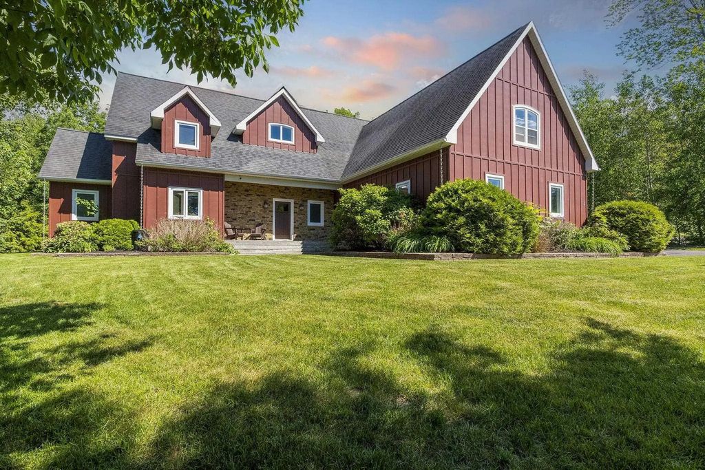 3 Queens Court W, Kentville