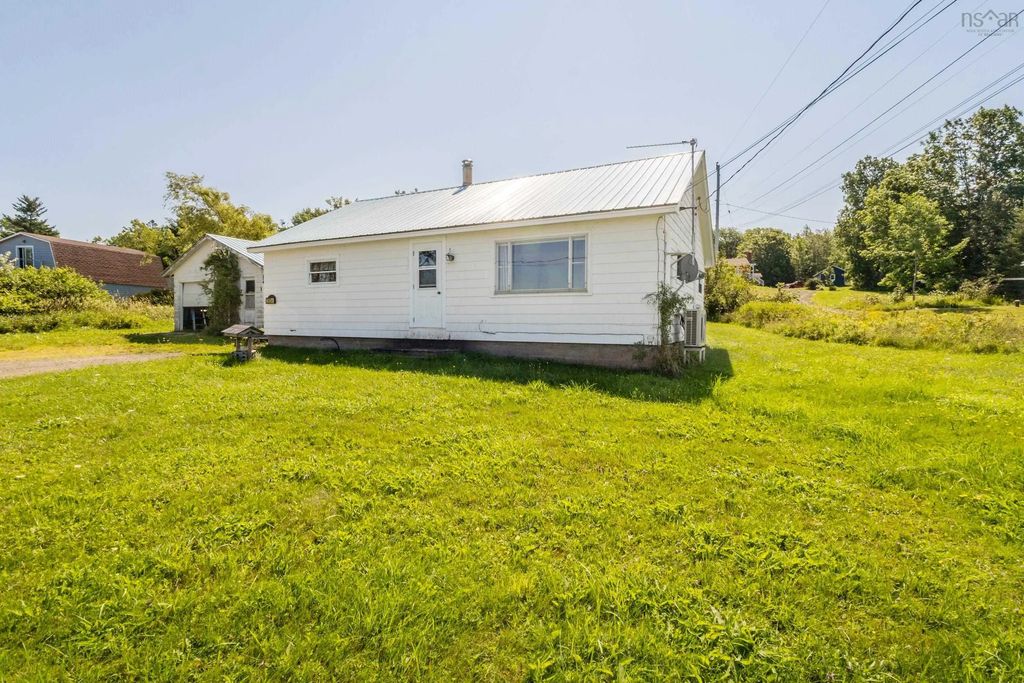 3934 Shore Road W, Hillsburn