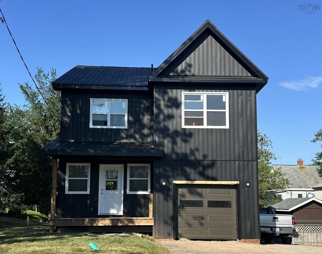 138 Pleasant Street, Truro