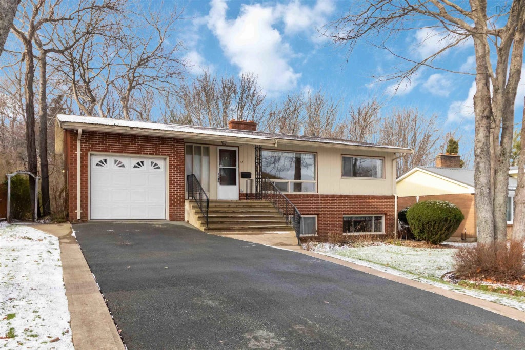 71 Woodward Crescent, Halifax