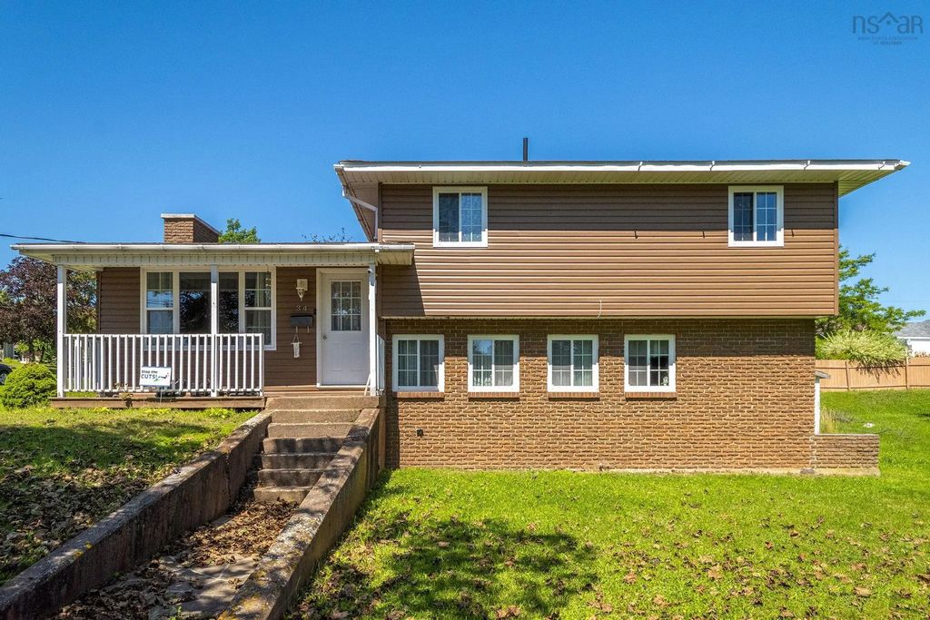 34 Emmanuel Street, Lourdes