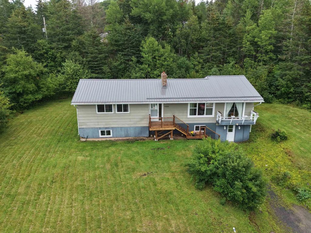 4328 East River East Side Road, Plymouth