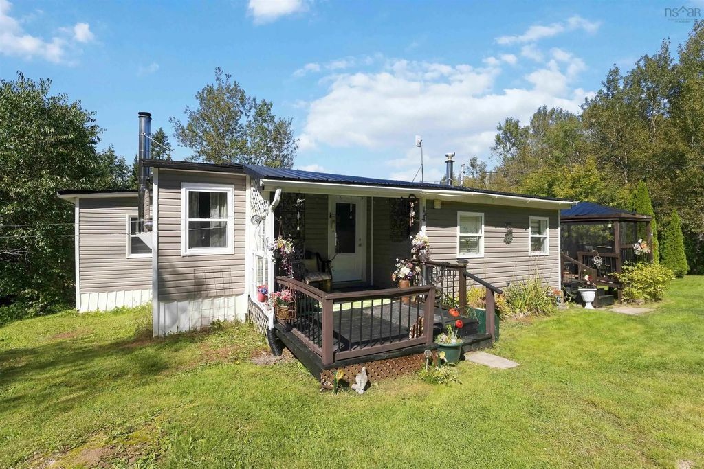 108 English Mountain Road, Canaan