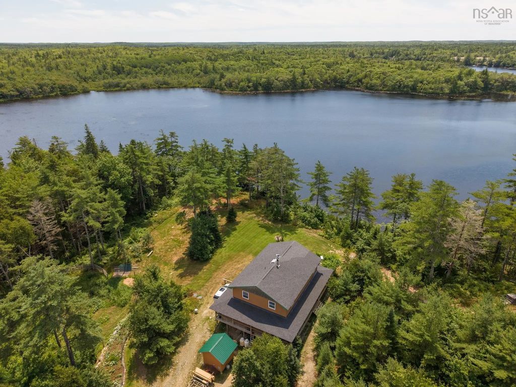 236 Canoe Lake Estates Road, East Quinan