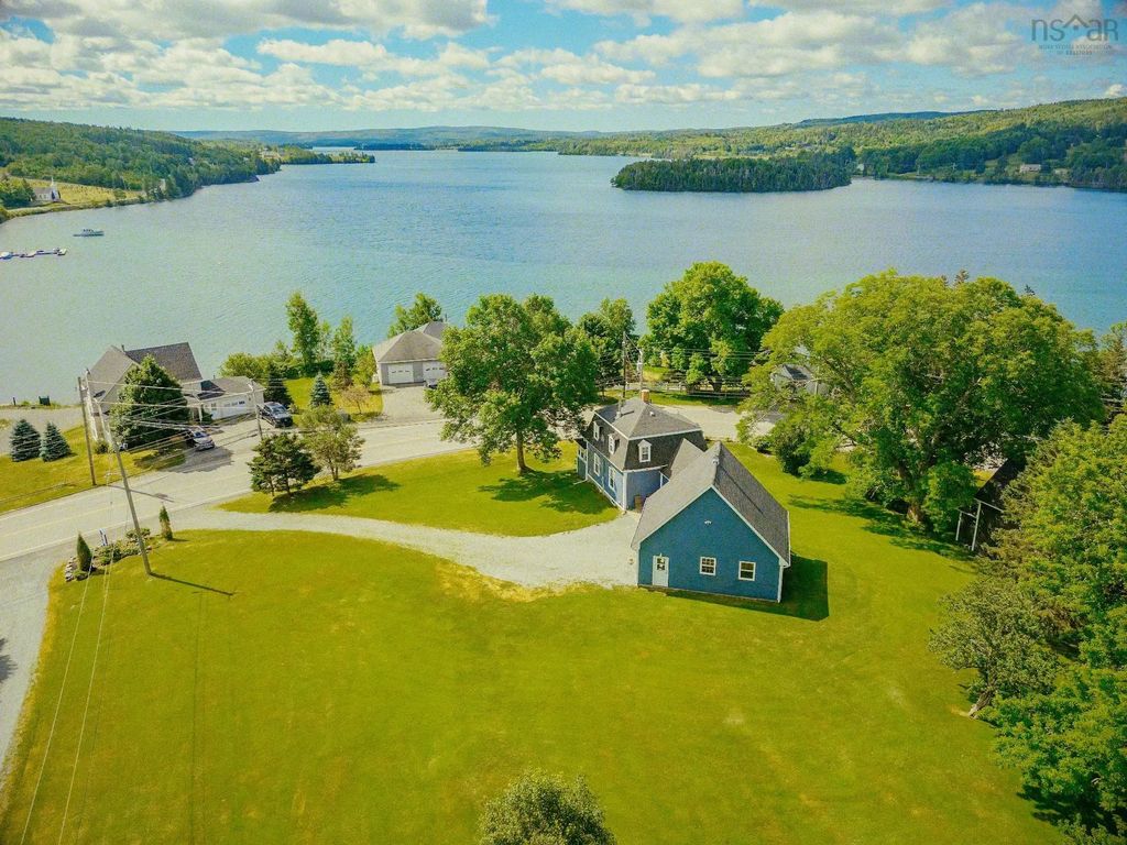 11633 Highway 16, Boylston