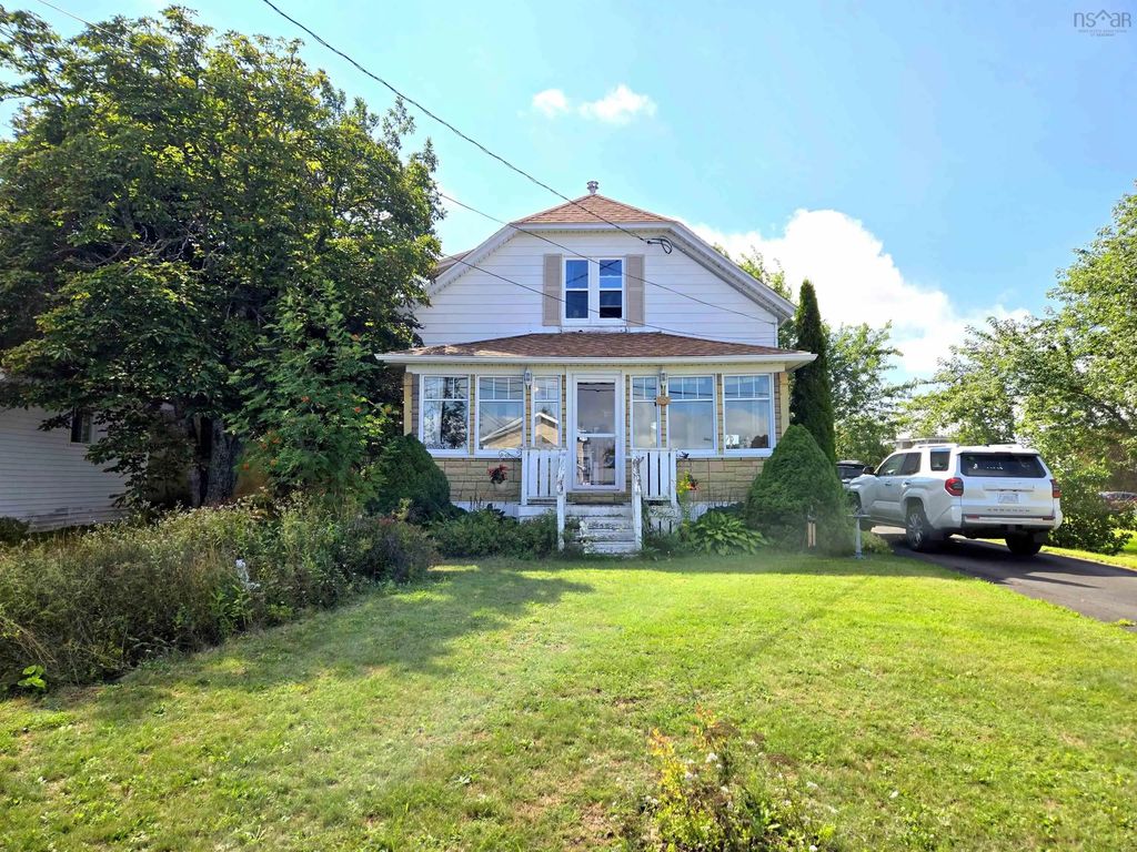 35 Maple Street, Springhill