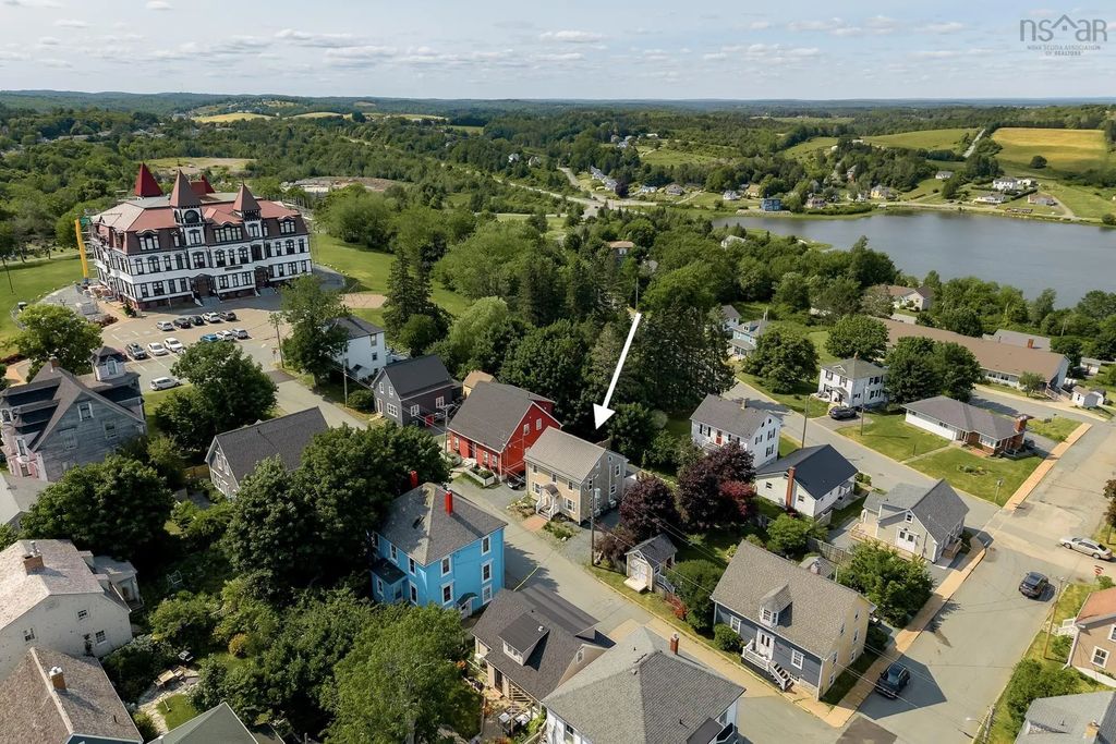 55 Lawrence Street, Lunenburg