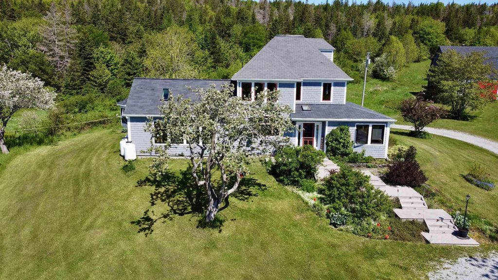 450 Hillsdale Road, Sandfield