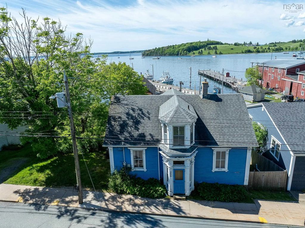 200 Montague Street, Lunenburg