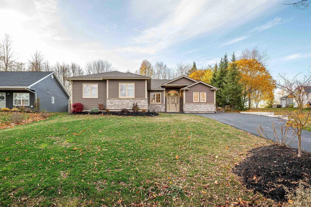 76 Town Road, Falmouth