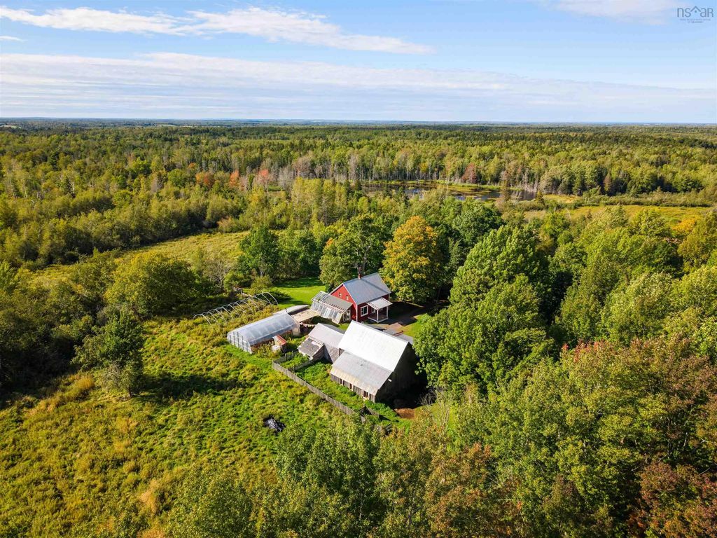 3082 Balmoral Road, Earltown