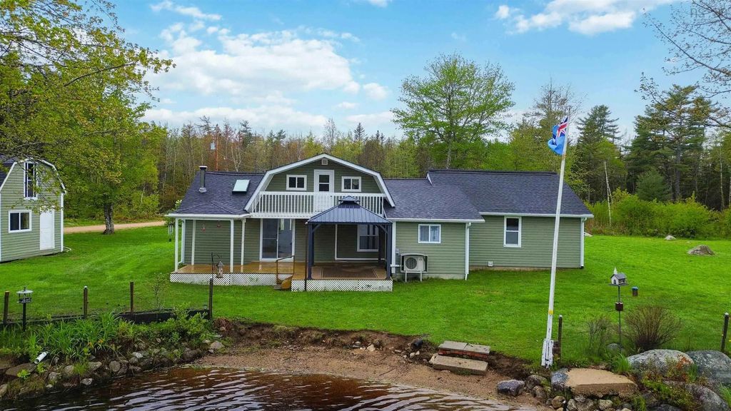 244 East Lake Road, New Albany