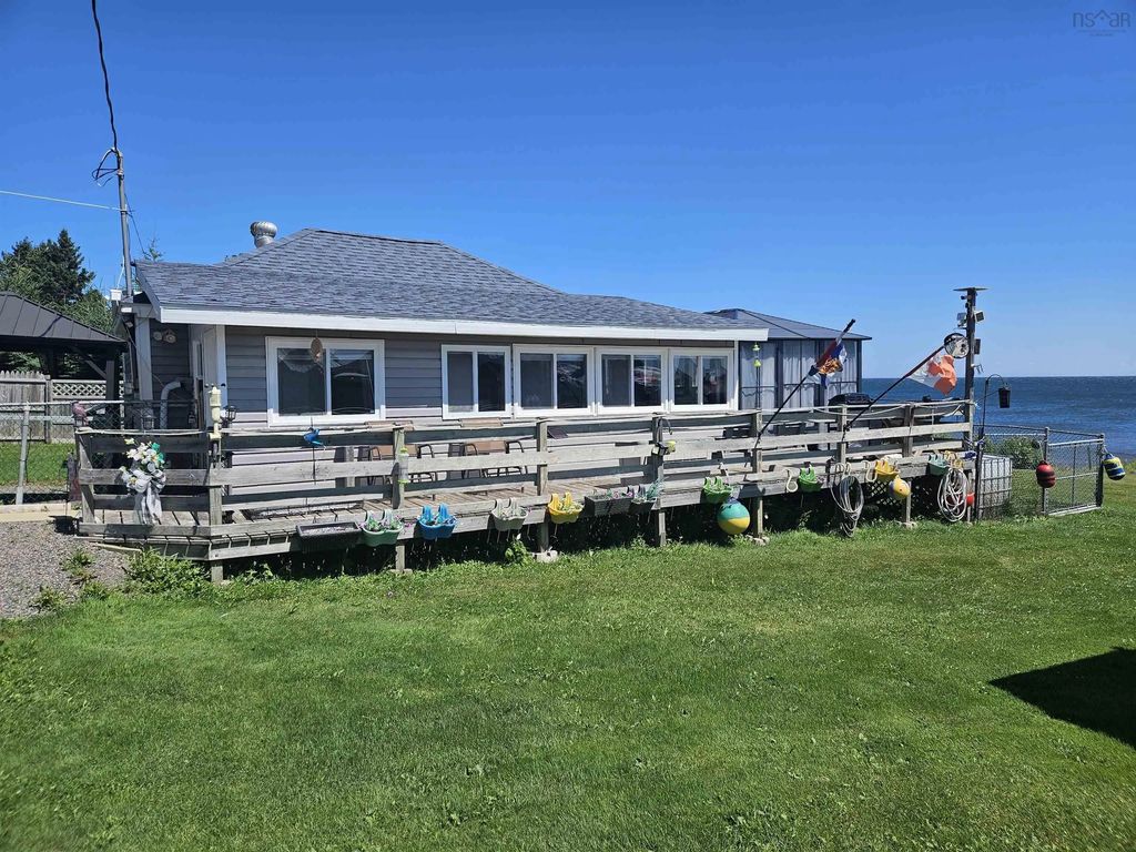 402 Smith Point Road, Fox Harbour